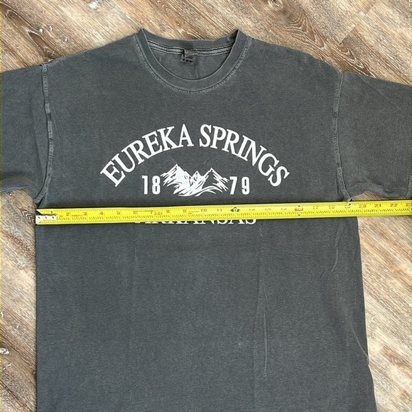 Comfort Colors Tee Shirt Eureka Springs Arkansas Size Medium Gray White Graphic - Picture 6 of 9